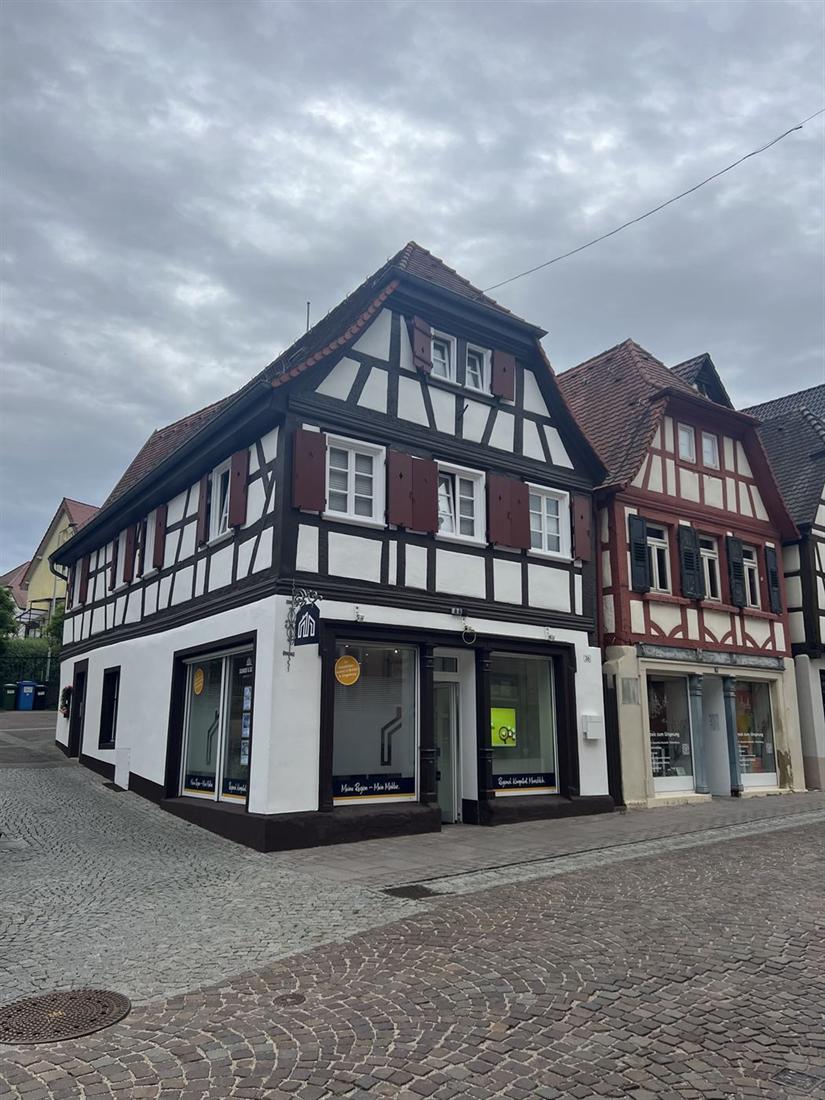 Restauriertes Fachwerkhaus, Gefache und Balken getrennt behandelt